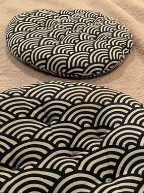 Round seat cushions